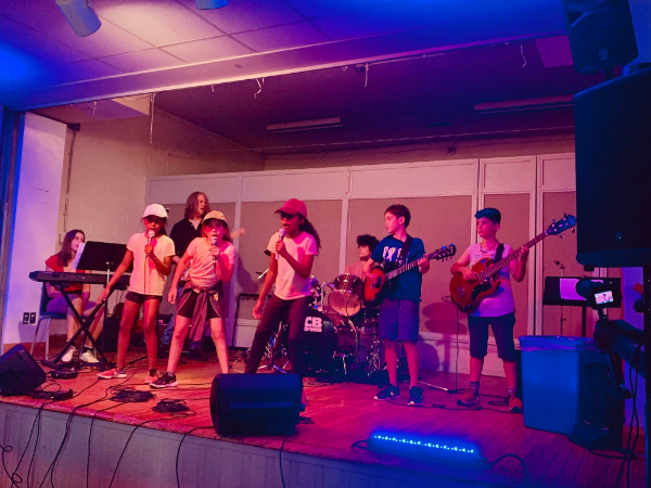 students performing live in a band at elite music academy, a music school in Toronto