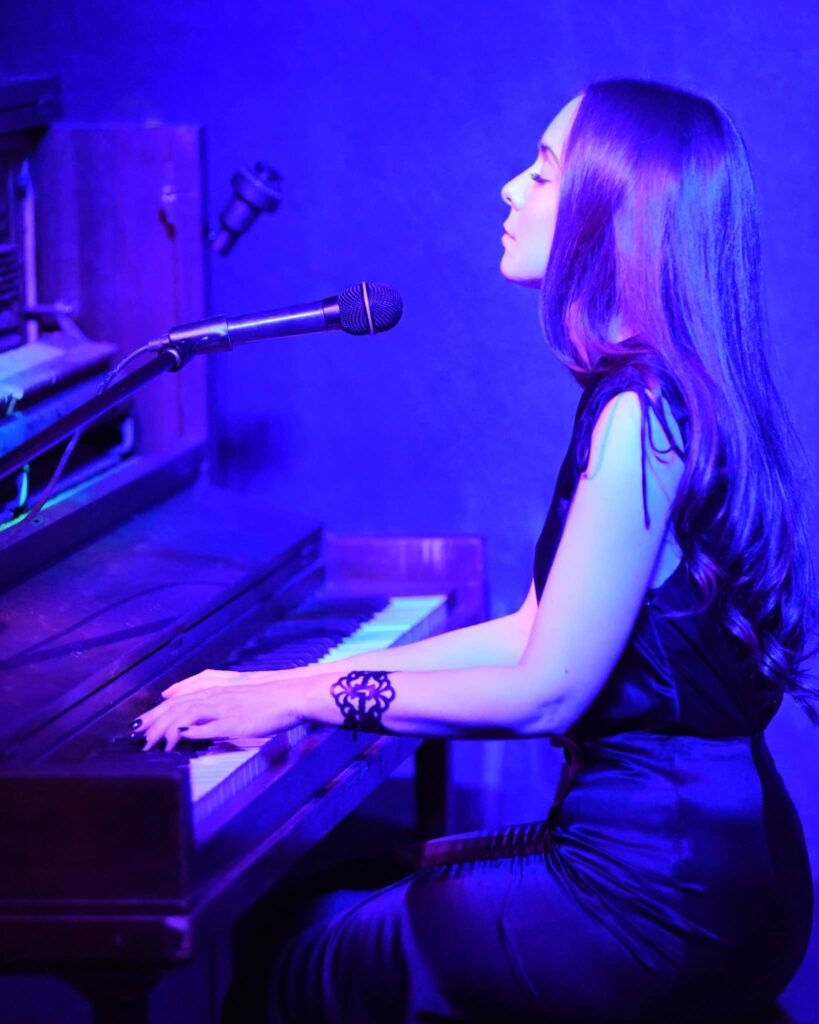 “Anastasia Minster – Voice Teacher in Toronto at Elite Music Academy”