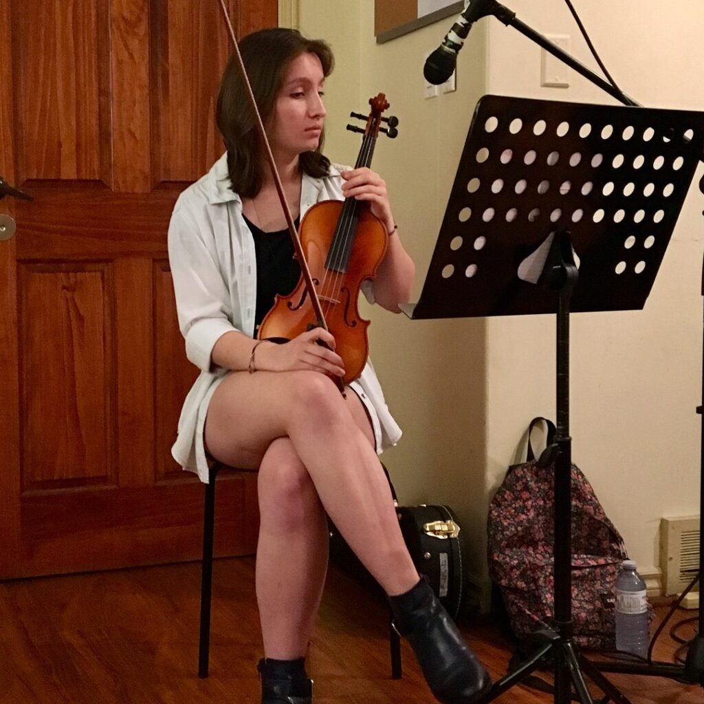 Student participating in violin lessons in Toronto at Elite Music Academy