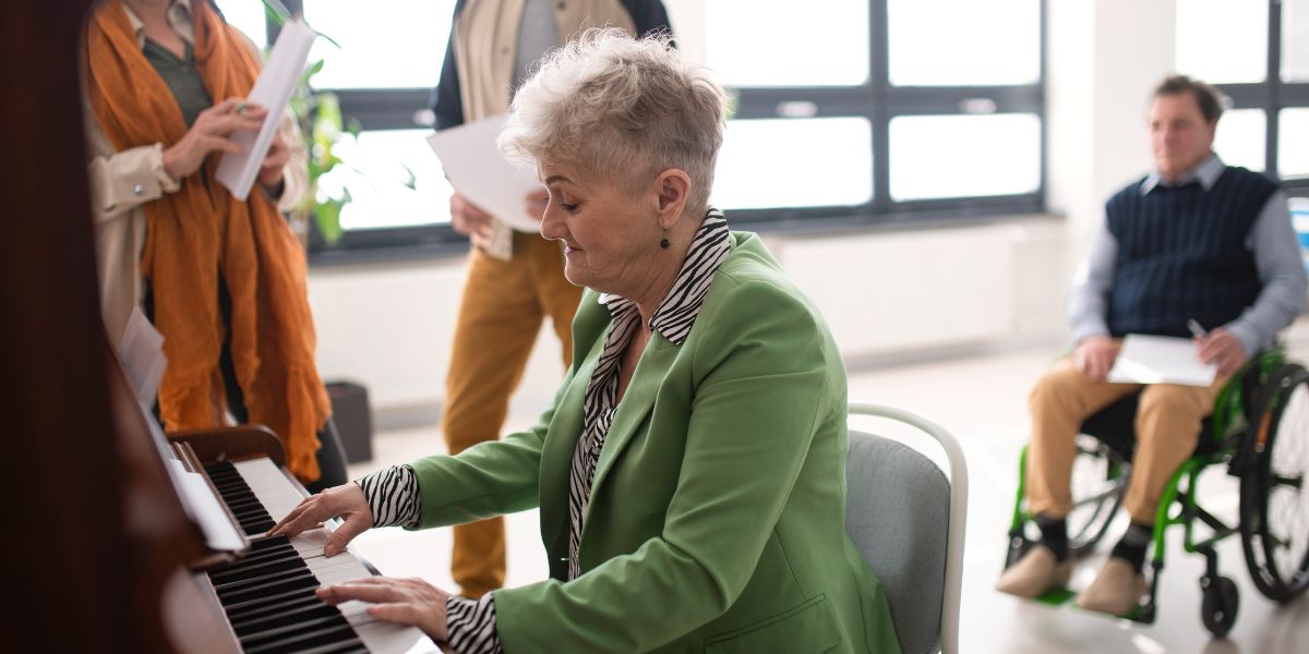 Old womenplaying piano at toronto